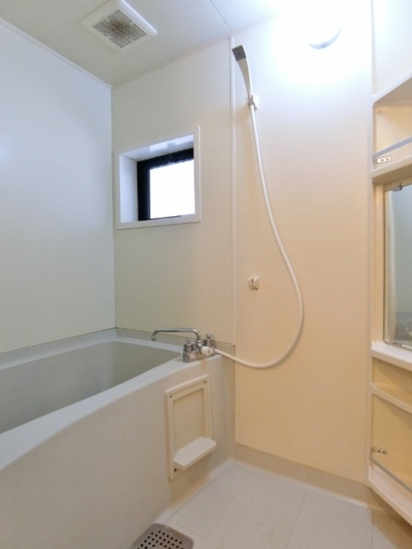 バス・シャワールーム　図面と現状に相違がある場合には現状を優先