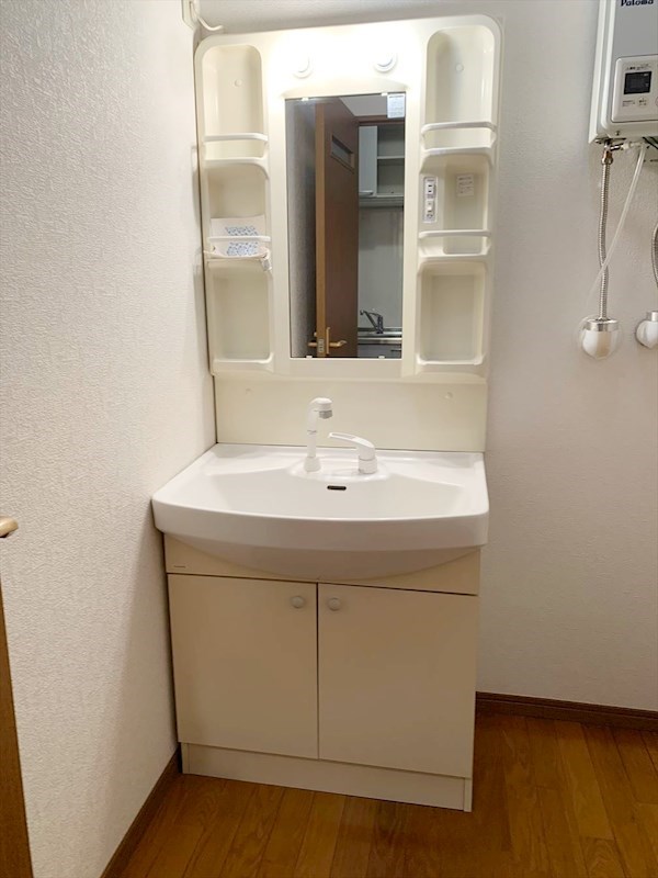 洗面設備　シャワー付き洗面化粧台