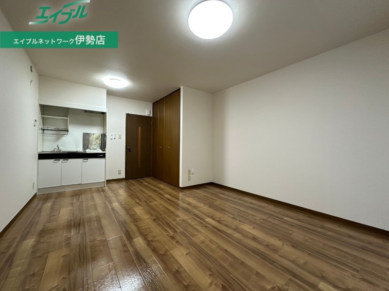 居室・リビング　同物件別室写真