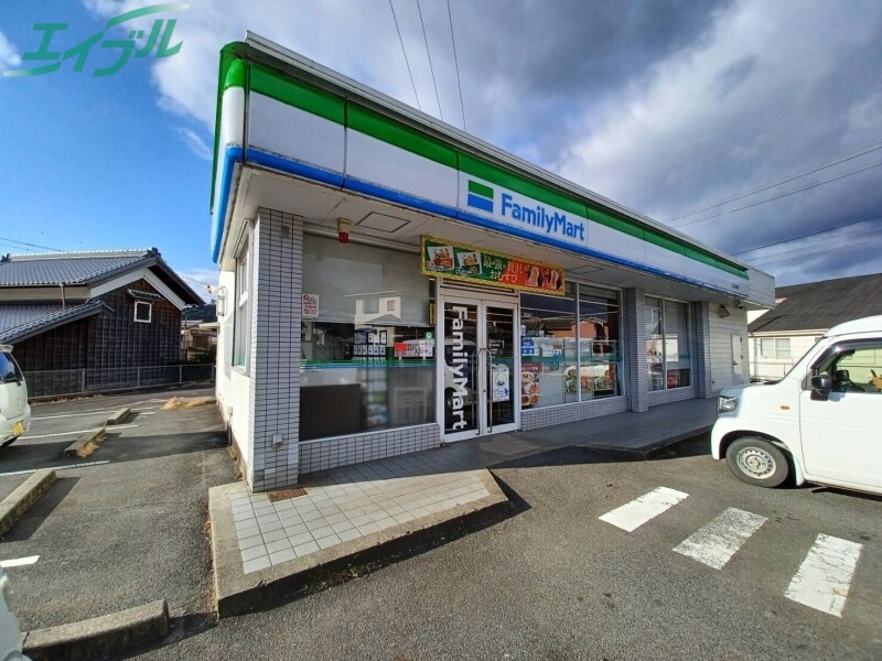 コンビニ　ファミリーマート白山家城店（コンビニ）まで667m