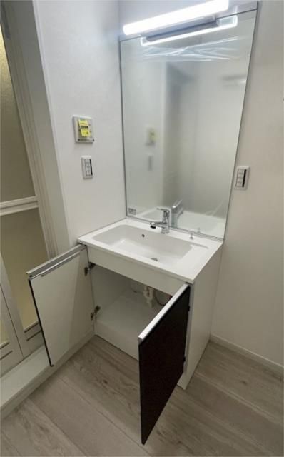 洗面設備　施工会社さんが同じ別物件の参考写真です