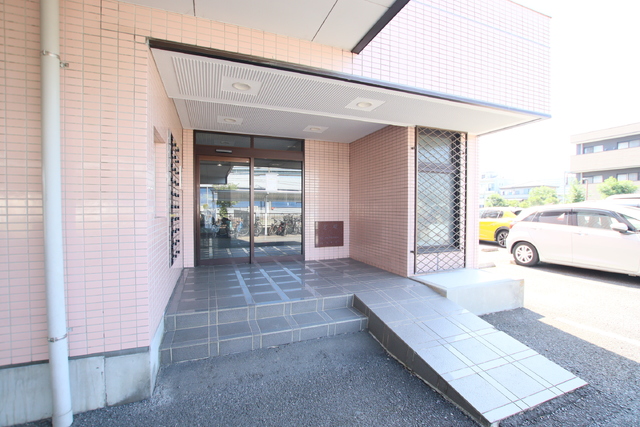 エントランス　スロープ付きエントランス