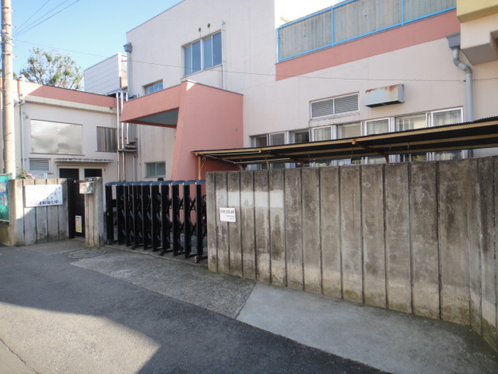 幼稚園・保育園　若草保育園（幼稚園・保育園）まで568m