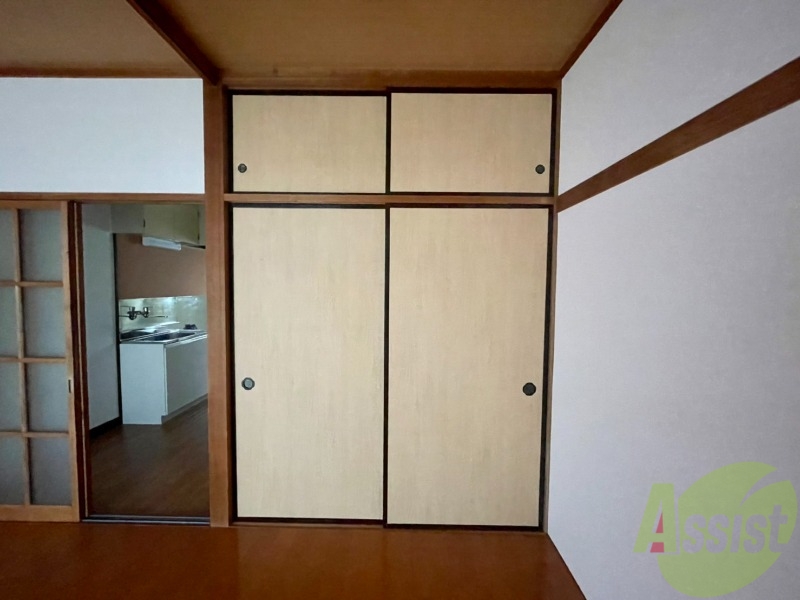 収納　収納はこちらのクローゼットをお使いください。