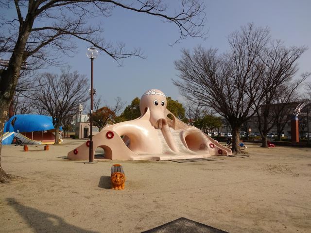 公園　総合運動公園（公園）まで740m