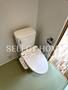 トイレ　落ち着いた色調のトイレです