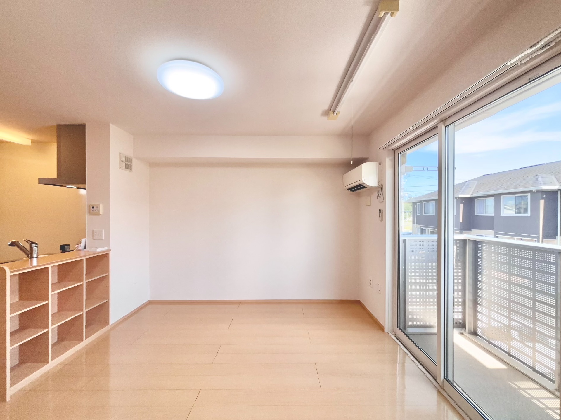 居室・リビング　リビング部分・日当たり良好です♪