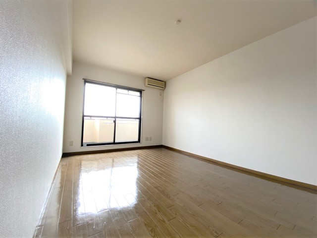 居室・リビング　同間取り別室のものです。