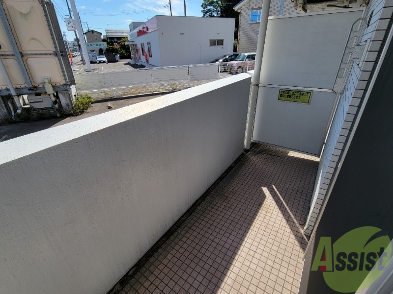 バルコニー　バルコニーは広さがありますので洗濯物も干しやすい。