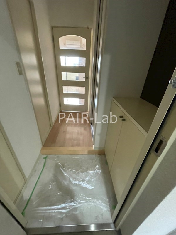 玄関　同物件別部屋の参考写真です。