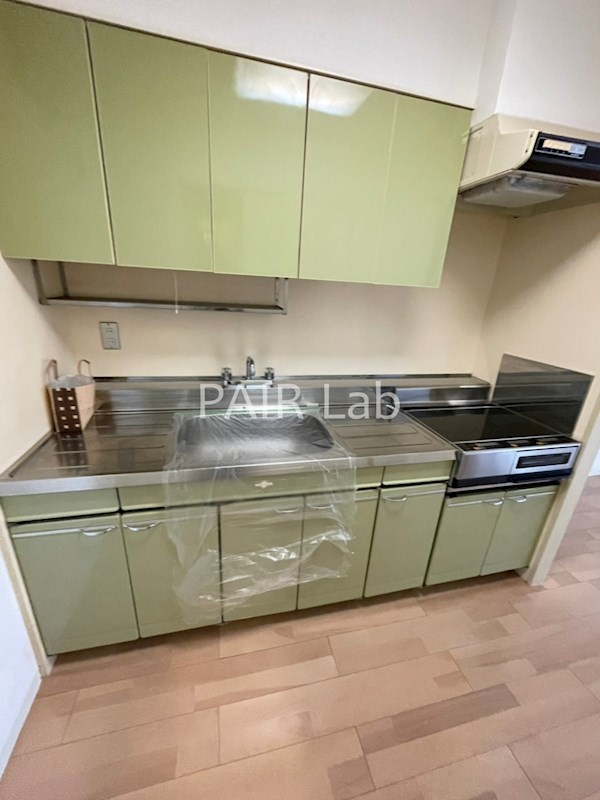 キッチン　同物件別部屋の参考写真です。