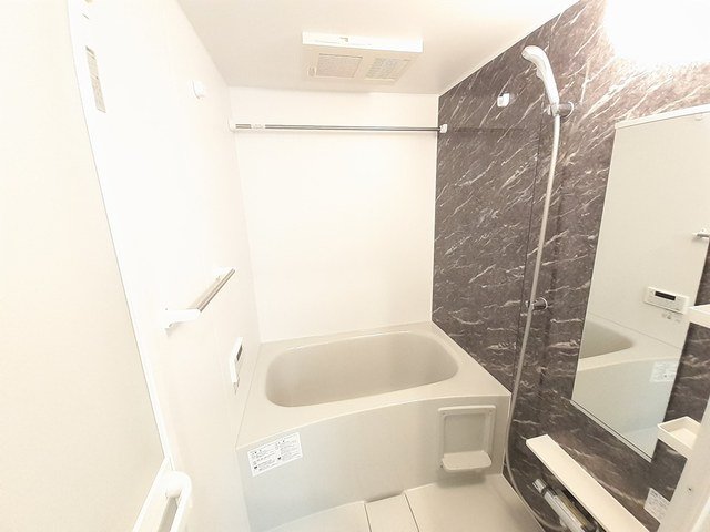 バス・シャワールーム　コンパクトで使いやすいお風呂です