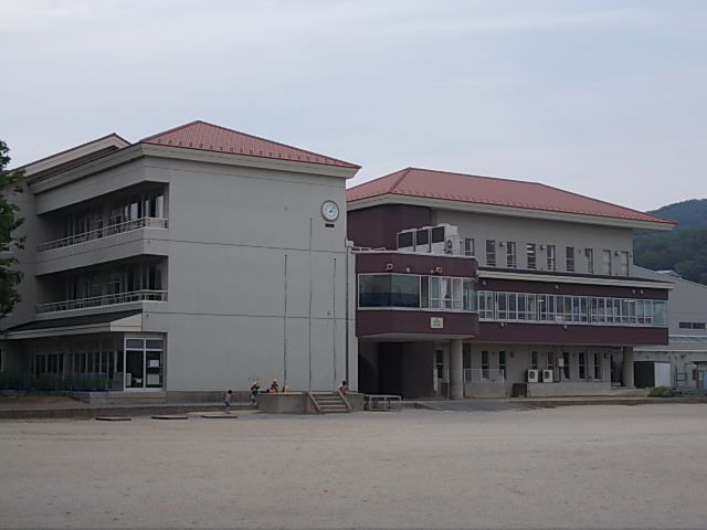 小学校　けやき小学校（小学校）まで400m