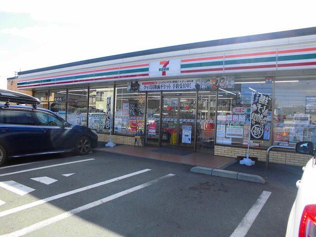 コンビニ　セブンイレブン（コンビニ）まで500m