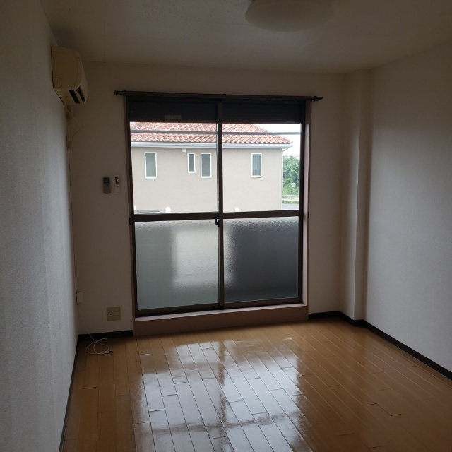 居室・リビング　エアコン付きのリビング