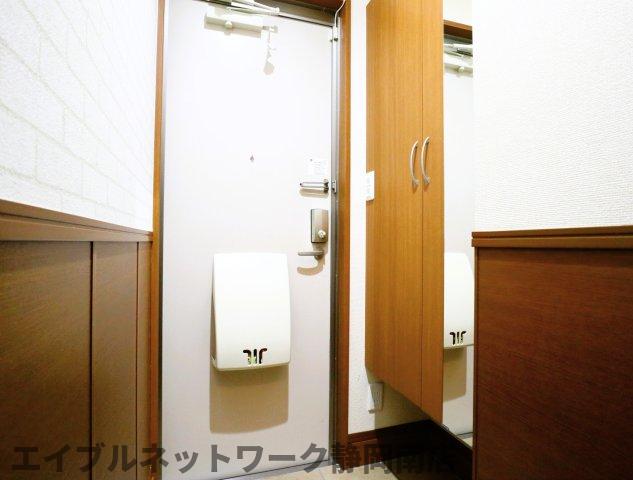 玄関　落ち着いた玄関です