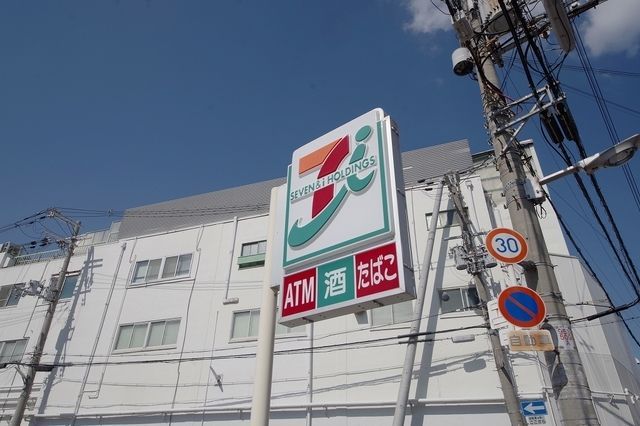 コンビニ　セブンイレブン大阪東野田町5丁目店（コンビニ）まで744m