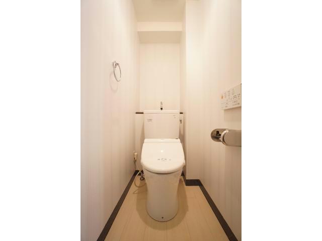 トイレ　温水洗浄便座