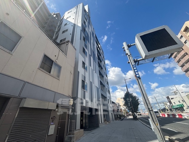 コンビニ　ファミリーマート　大開三丁目（コンビニ）まで668m