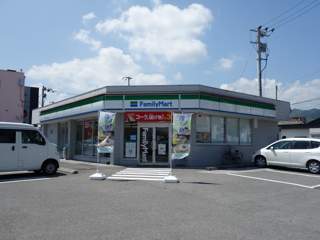 コンビニ　ファミリーマート高知インター南店（コンビニ）まで594m