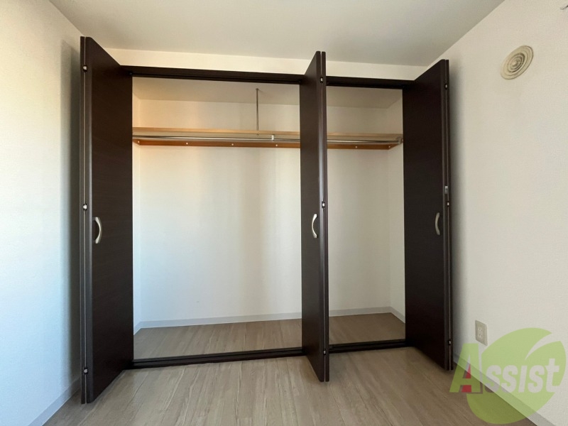 収納　寝室のクローゼットにもたくさん収納出来ますね！