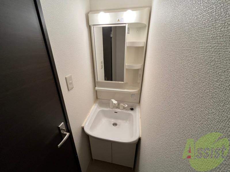 洗面設備　独立洗面台です。大きくてよいですね。シャンプーもできます。