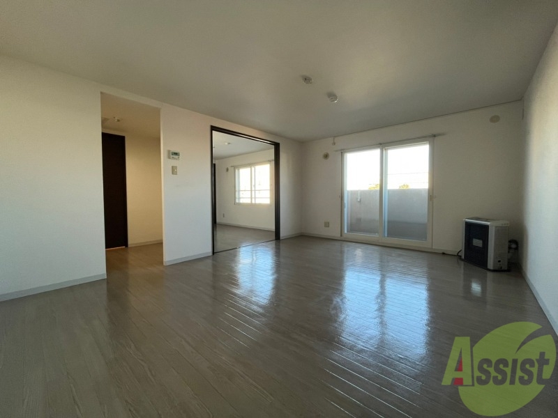 居室・リビング　広くてキレイなお部屋が広がっていて、充実した生活が送れそう。