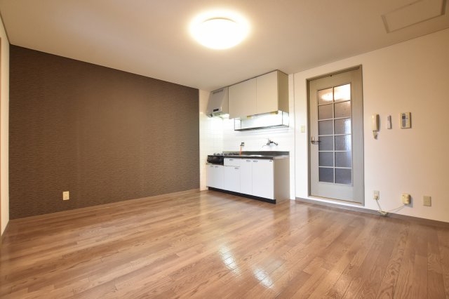 居室・リビング　別号室の写真です。ご参考までに