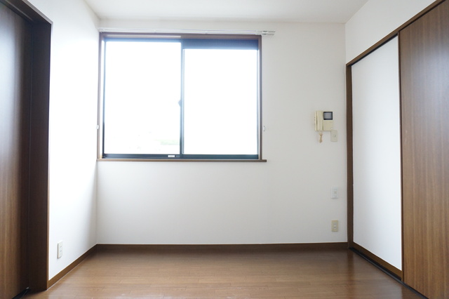 居室・リビング　６帖の洋室です☆