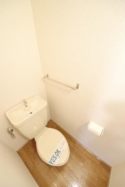 トイレ　清潔感のあるゆったりトイレ