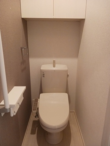 トイレ　温水洗浄便座です。
