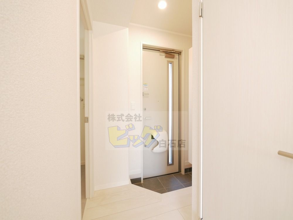 玄関　広々とした玄関です♪