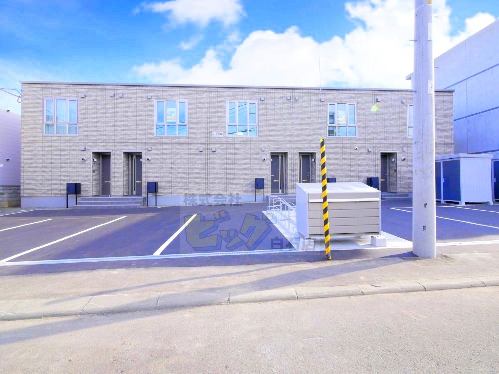 建物外観　駐車２台分無料の駅近テラスハウスです♪