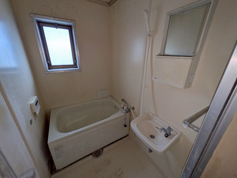 バス・シャワールーム　反転画像