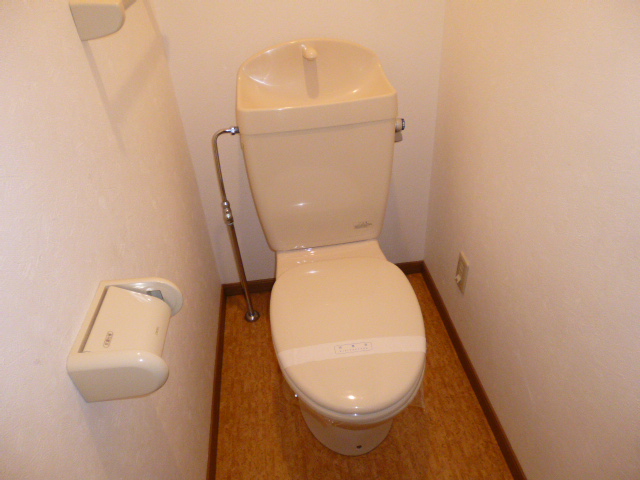 トイレ　温水洗浄便座に変更