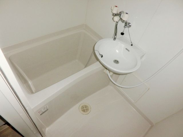 バス・シャワールーム　バスルーム。