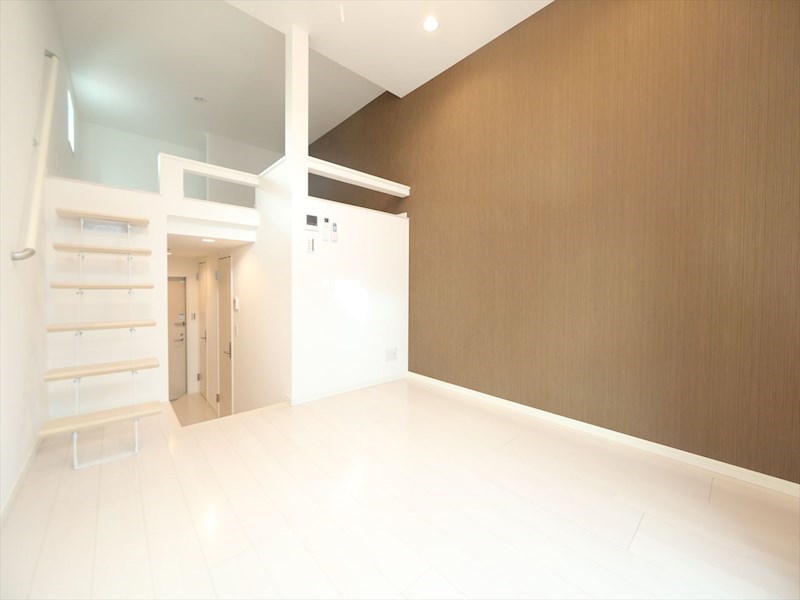 居室・リビング　洋室6.3帖　ロフト6.4帖（収納にも寝室にも使用できます）