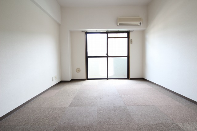 居室・リビング　同物件別号室の写真です。