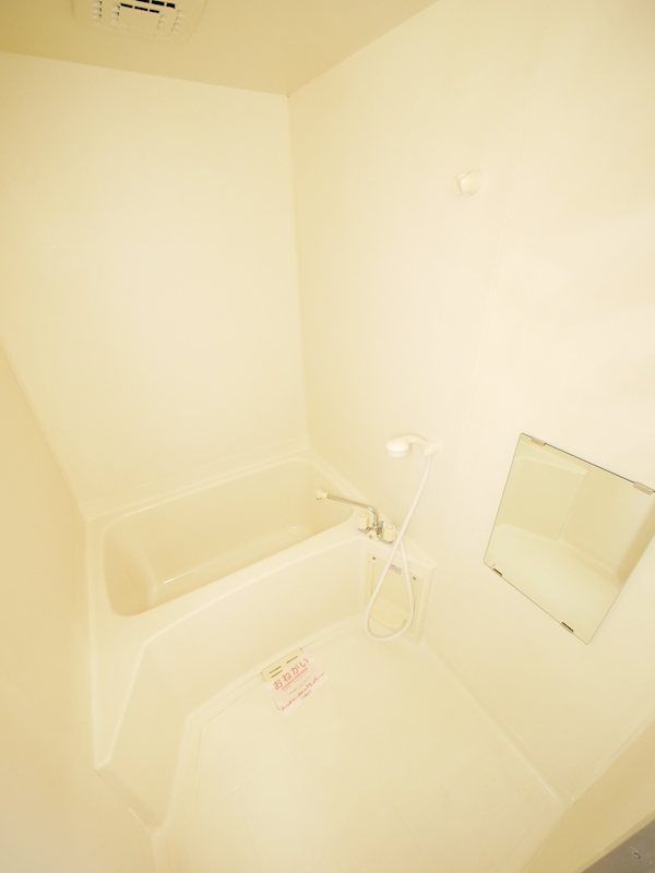 バス・シャワールーム　シャワー