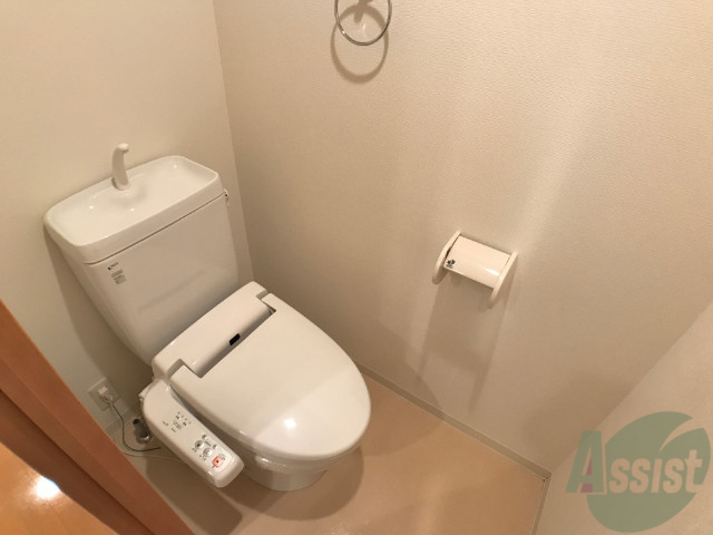 トイレ　ウォシュレット機能がついたトイレです。安心して使用できます。