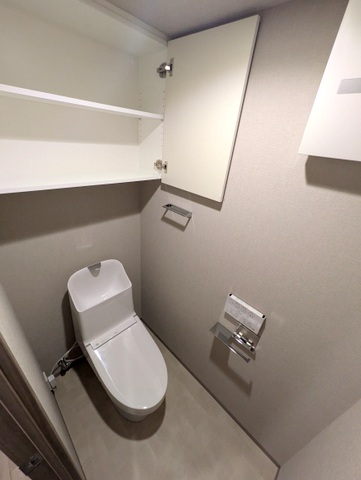 トイレ　収納付きのトイレ