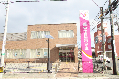 銀行　西中国信用金庫小月支店（銀行）まで277m