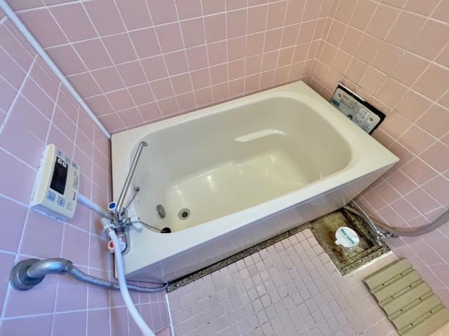 バス・シャワールーム　追い焚き機能付きバスルーム