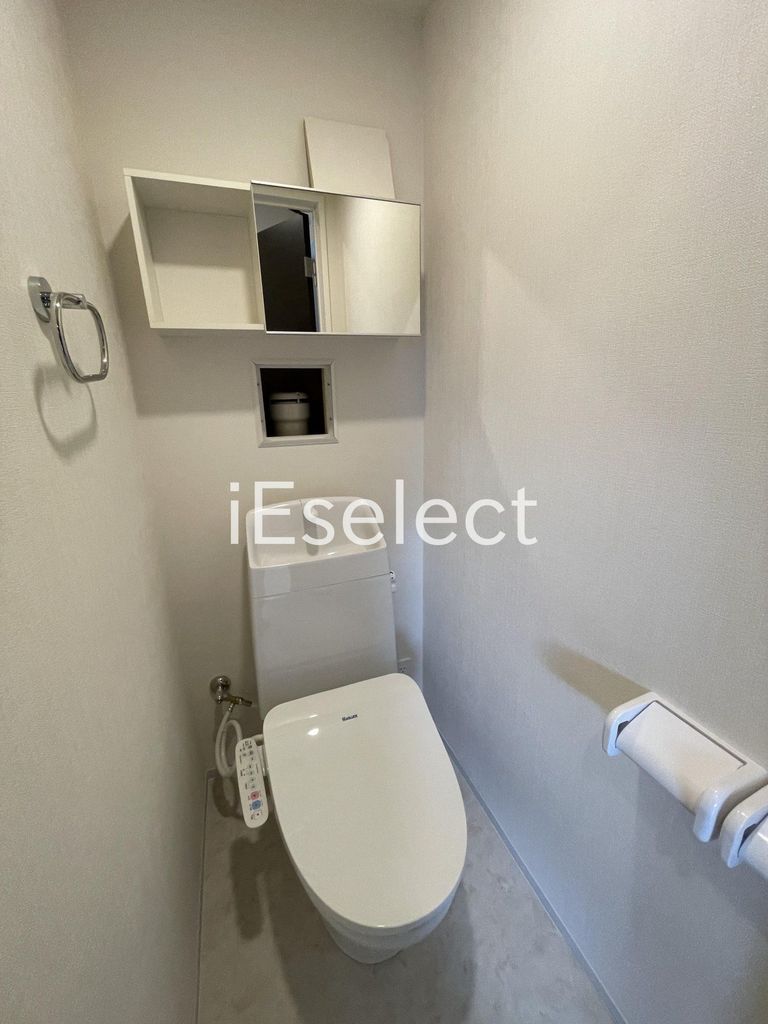 トイレ　温水洗浄便座付きのトイレです?