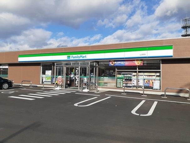 コンビニ　ファミリーマート（コンビニ）まで1500m