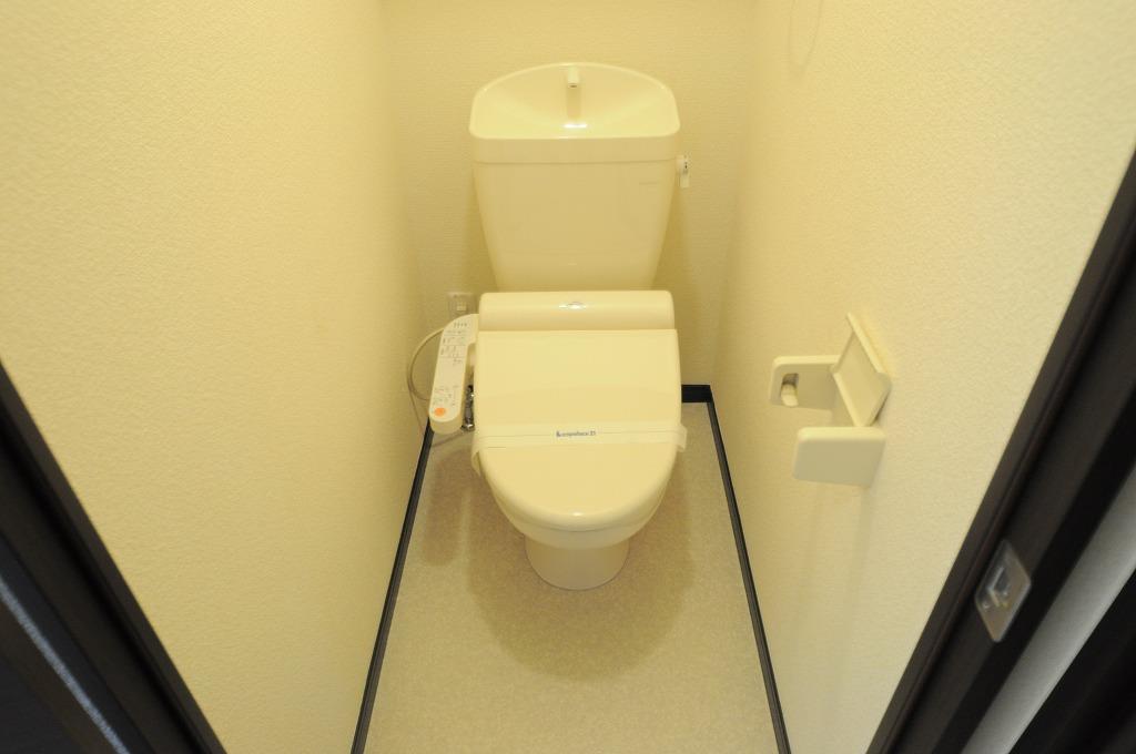 ＪＲ山陽本線 網干駅 徒歩20分 2階建 築17年のトイレ写真