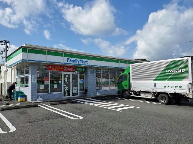 コンビニ　ファミリーマート都城小松原店（コンビニ）まで305m