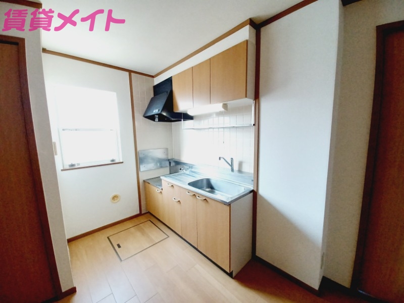 キッチン　別部屋参考写真です