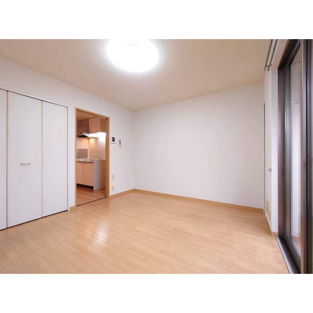 居室・リビング　※入居中のため、前回募集時の写真です。