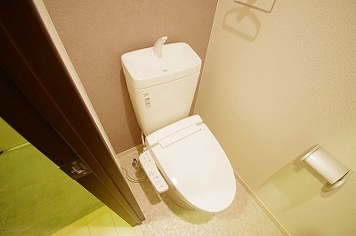 トイレ　温水洗浄便座付き